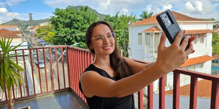 VÍDEO: Conheça a videomaker de Carmo do Rio Claro que viralizou com marketing criativo