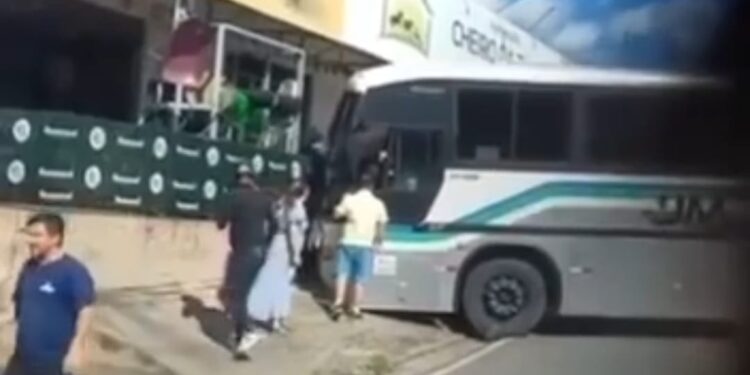 VÍDEO: Motorista sofre infarto ao volante e morre após acidente com ônibus em Pouso Alegre