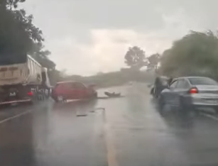 Colisão na rodovia entre Guaxupé e Muzambinho complica trânsito durante chuva