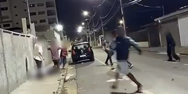 Agressão com paus e pedras deixa homem em estado grave