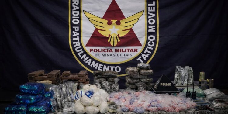 VÍDEO | PMMG realizada grande apreensão de drogas em Alfenas (MG)