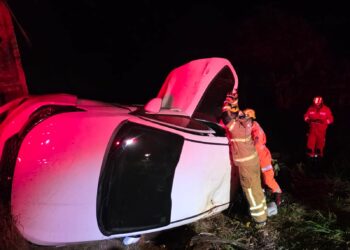 Capotamento na MGC-491 em ribanceira deixa duas mulheres feridas