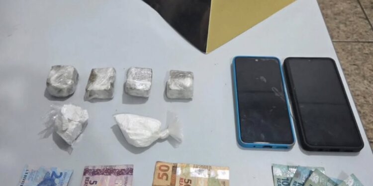 Veículo com drogas é interceptado em Alterosa; um adulto é preso e um menor apreendido