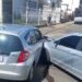 Batida entre dois carros é registrada em cruzamento movimentado de Alfenas