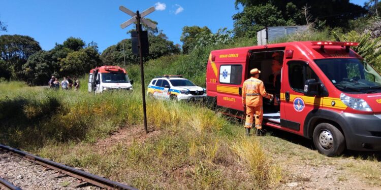 Homem fica gravemente ferido após ser atropelado por trem na zona rural no Sul de Minas