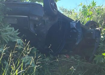 Jovem fica ferida em capotamento na rodovia que liga Serrania a Alfenas