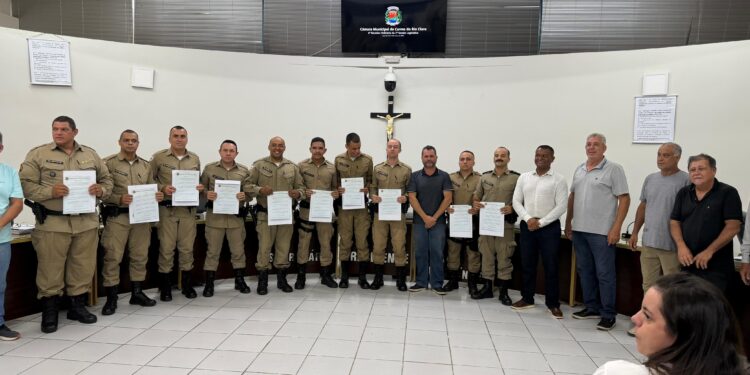 Câmara de Carmo homenageia PM com moção de aplausos por atuação no combate a criminalidade