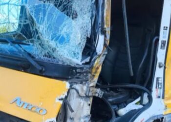 Colisão frontal entre caminhões deixa um ferido leve na BR-491