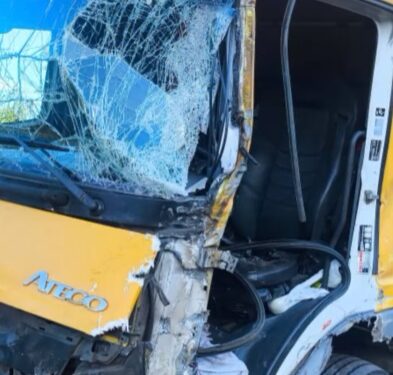 Colisão frontal entre caminhões deixa um ferido leve na BR-491