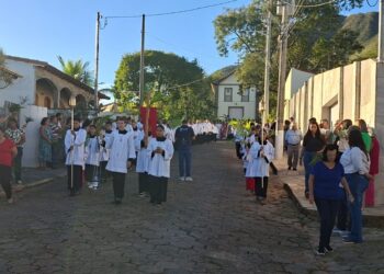 VÍDEO | Procissão e Bênção de Ramos reúnem fiéis em Carmo neste Domingo de Fé e Tradição