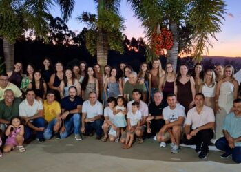 VÍDEO | Homenagem emocionante marca encerramento da tradicional Frei Leopoldo Calçados e Confecções em Carmo