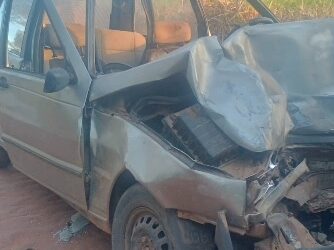 Colisão violenta entre carro e caminhão deixa motorista gravemente ferido em estrada rural de Alterosa