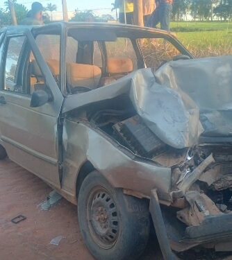 Colisão violenta entre carro e caminhão deixa motorista gravemente ferido em estrada rural de Alterosa