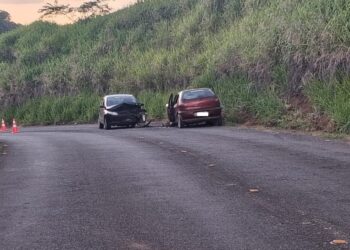 Colisão frontal na LMG-880 deixa seis feridos, incluindo criança em estado grave