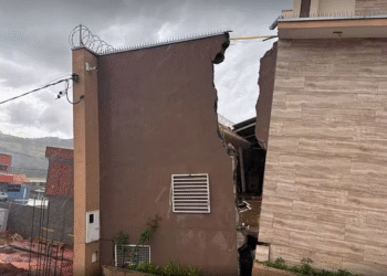 Imóvel cede após obra vizinha e assusta moradores