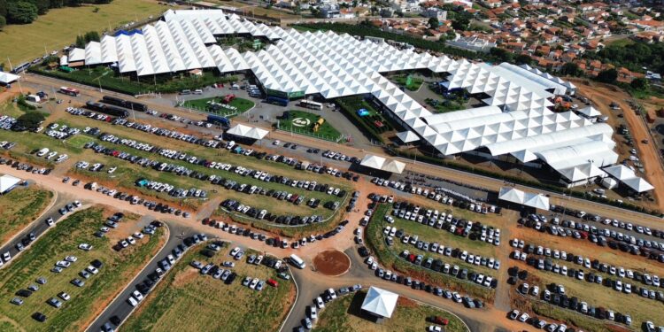 Agrobom marca presença inédita na Femagri 2026 e leva ao mercado sua força na comercialização de grãos