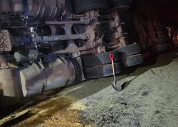 Sete pessoas são detidas após saquearem carreta com carga de café na região