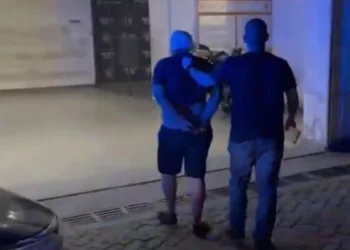 Homem estupra ex, mata filho dela de 11 anos e esfaqueia avó