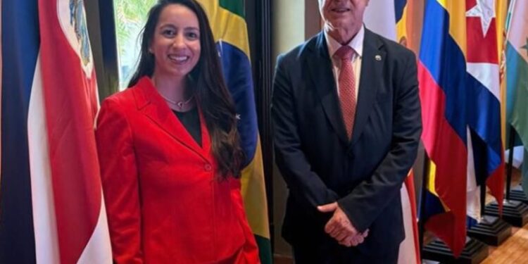 Servidora pública de Passos representa o Brasil na Conferência de Ministros da Justiça dos países Ibero-Americanos