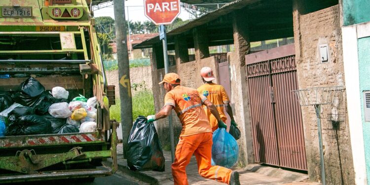 Projeto de Lei estabelece piso salarial em R$ 3 mil para garis; proposta segue para análise do Senado