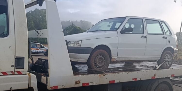 Dois suspeitos são presos por furto de veículo no Sul de Minas