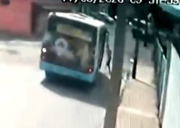 VÍDEO: Ônibus atinge pedestre e mobiliza resgate em Passos