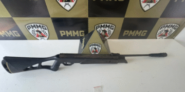 Polícia Militar prende foragido e arma de fogo em Conceição da Aparecida