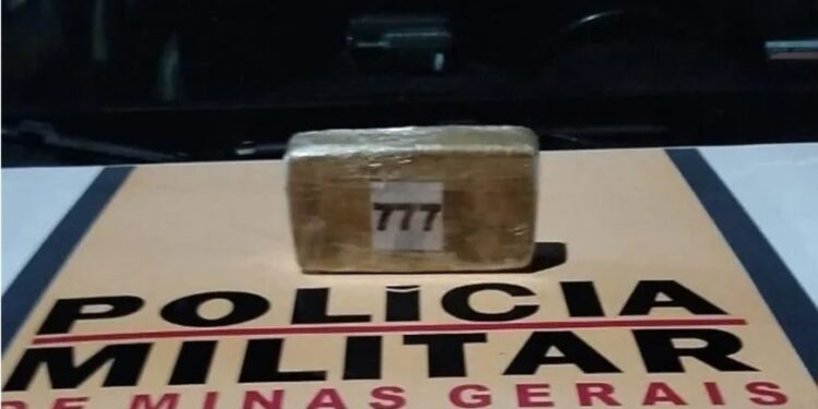 Polícia Rodoviária apreende mais de 1 kg de crack na MG-050