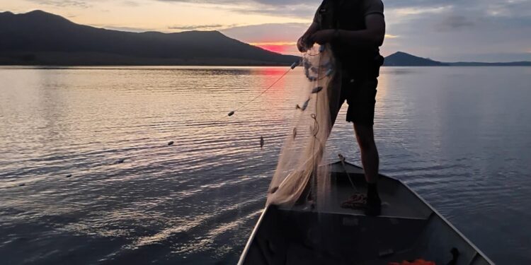 CARMO DO RIO CLARO | Operação Mar de Minas V apreende redes irregulares e quase 30 kg de pescado no Lago de Furnas
