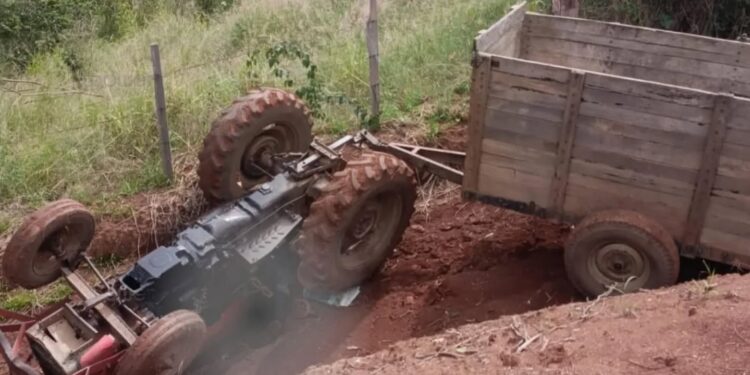 Trabalhador morre após trator tombar em área rural no Sul de Minas