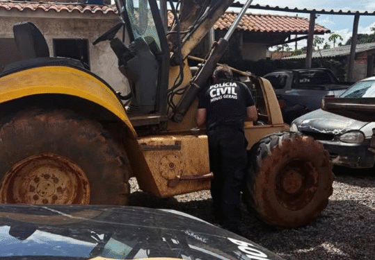 Retroescavadeira de R$ 150 mil é recuperada durante operação policial em Ilicínea