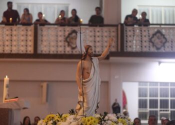 Missa da Ressurreição reúne multidão de fiéis e celebra a fé no domingo de Páscoa em Carmo do Rio Claro