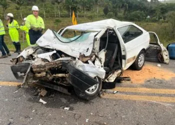 Jovem fica ferido após colisão frontal durante nevoeiro no Sul de Minas