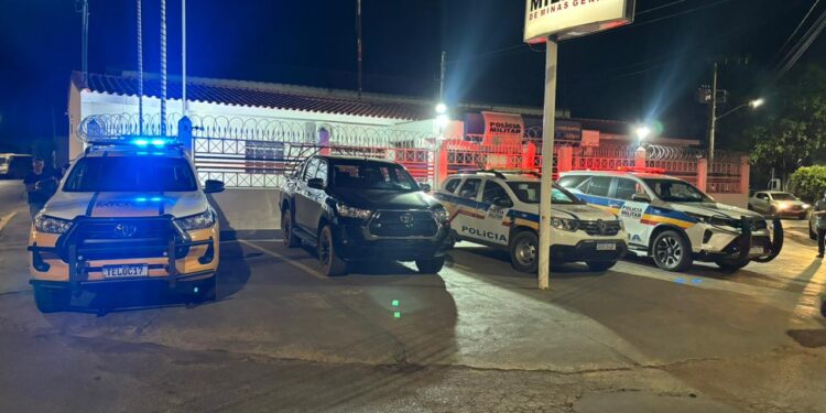 Caminhonete furtada e clonada é recuperada após perseguição e prisão de suspeito