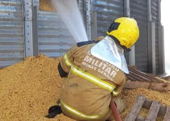VÍDEO: Incêndio atinge silo de soja e mobiliza bombeiros em Boa Esperança