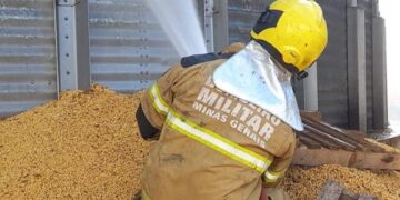 VÍDEO: Incêndio atinge silo de soja e mobiliza bombeiros em Boa Esperança