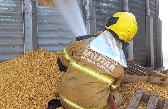 VÍDEO: Incêndio atinge silo de soja e mobiliza bombeiros em Boa Esperança
