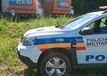 Polícia Militar recupera dois caminhões furtados após ataque a galpão em São Sebastião do Paraíso