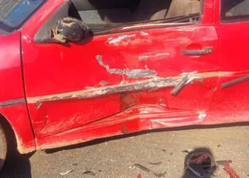 Colisão entre moto e carro deixa dois feridos na BR-459 em Santa Rita do Sapucaí