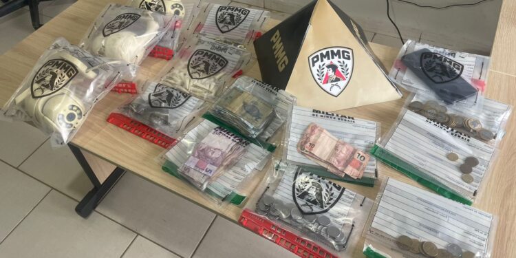 Polícia Militar prende oito pessoas por tráfico de drogas em Ilicínea