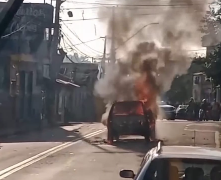 VÍDEO: Irmãos são atropelados a caminho da escola; carro é incendiado por moradores e menino fica em estado grave