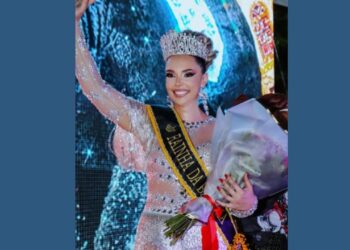 FOTOS: Dentista de Carmo do Rio Claro vira rainha de bateria em SP