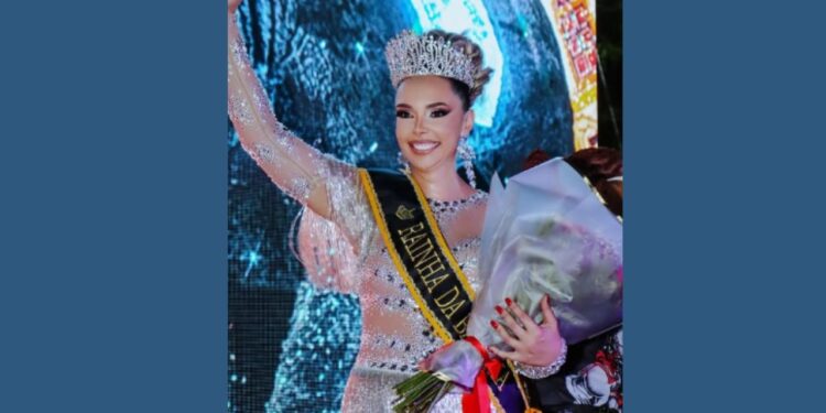 FOTOS: Dentista de Carmo do Rio Claro vira rainha de bateria em SP