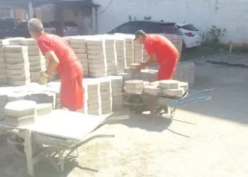 Presídio de São Lourenço une ressocialização e pavimentação urbana no Sul de Minas