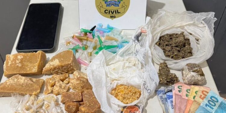 Operação da Polícia Civil prende dois suspeitos por tráfico de drogas em Passos (MG)