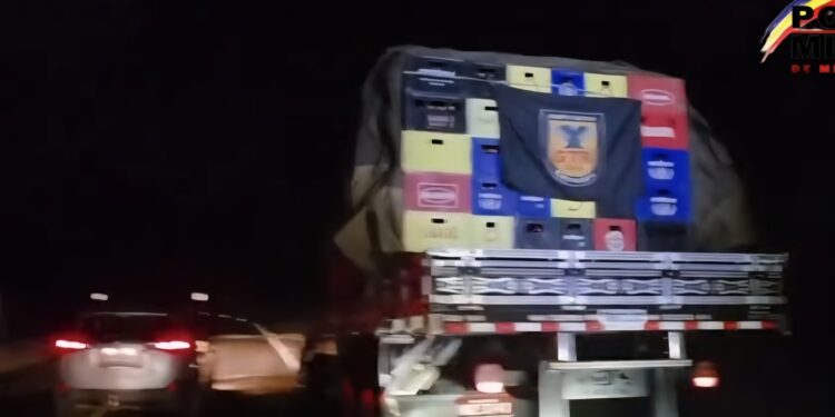 Motorista é preso com carga suspeita de cerveja falsificada na MG-050