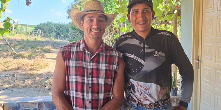 VÍDEO: Pedro Vaqueiro apresenta Carmo do Rio Claro para André Alicate e conteúdos viralizam nas redes