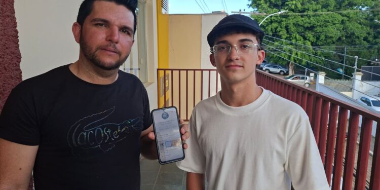 VÍDEO: Grupo de WhatsApp transforma assobio em tendência em Carmo; Iniciativa une entretenimento e ação solidária