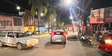 Colisão entre carro e moto deixa ferido em Alfenas