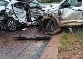 VÍDEO: Passageiro morre após colisão entre carro e caminhonete na BR-146, em Passos